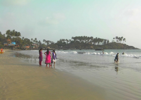 Des femmes indiennes sur une plage de Goa